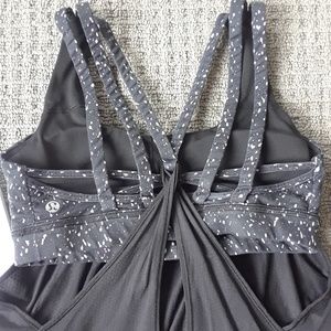 Lululemon black tank w built in bra